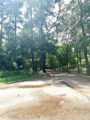 15104 Forest Lane, Conroe, TX 77306