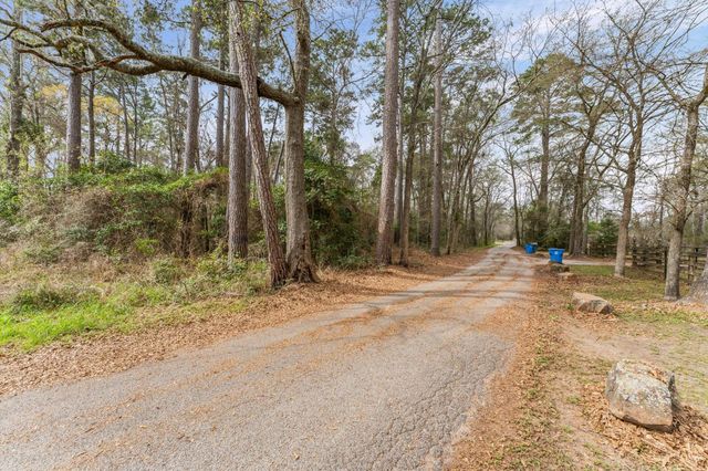 15104 Forest Lane, Conroe, TX 77306