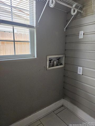 303 PILGRIM DR, San Antonio, TX 78213