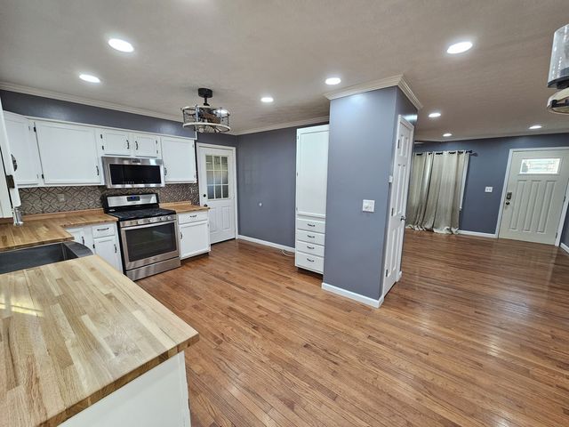 111 W Hickory Street, Bluford, IL 62814