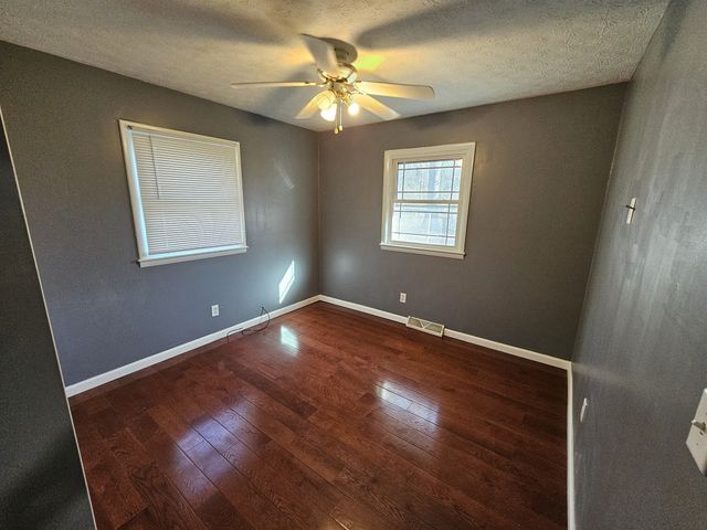 111 W Hickory Street, Bluford, IL 62814