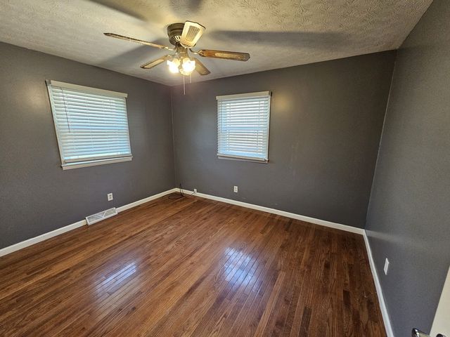 111 W Hickory Street, Bluford, IL 62814