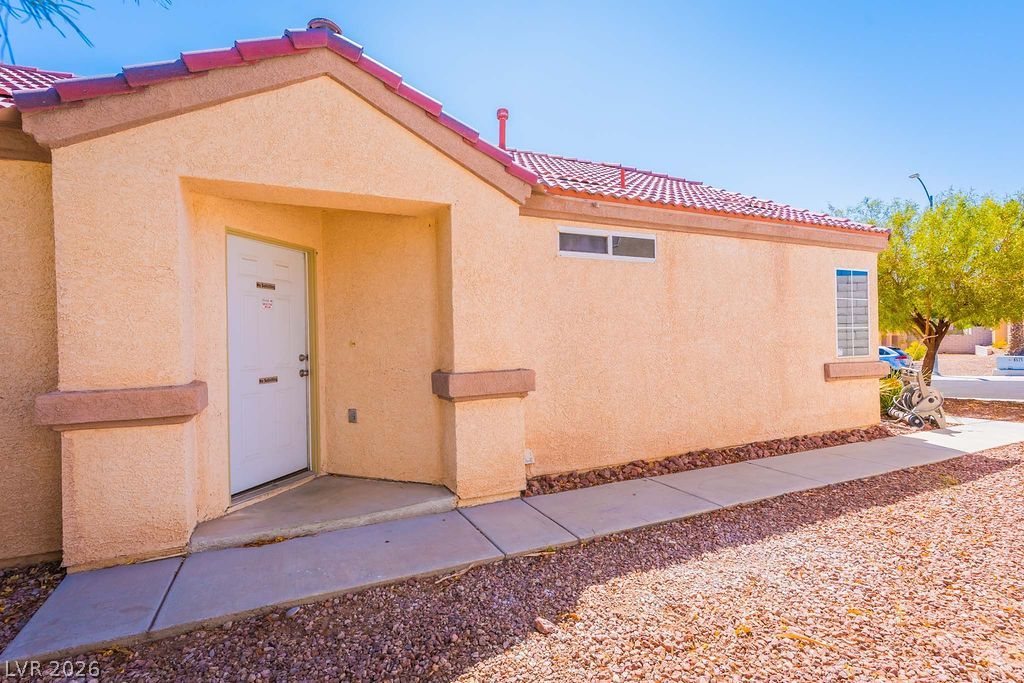 8924 Colorful Pines Avenue, Las Vegas, NV 89143 — photo 2