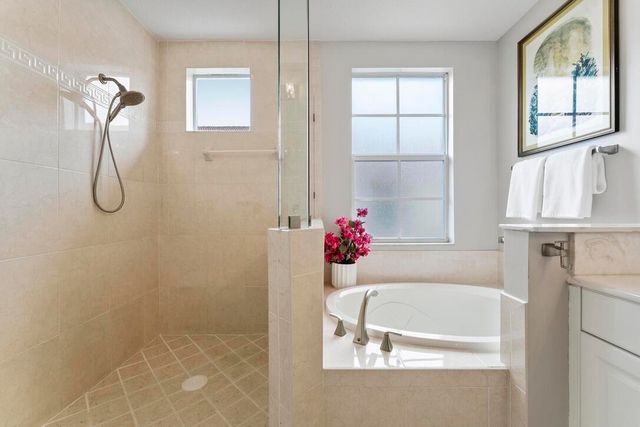 2305 Amalfi Way, Palm Beach Gardens, FL 33410