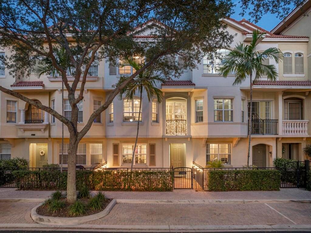 2305 Amalfi Way, Palm Beach Gardens, FL 33410