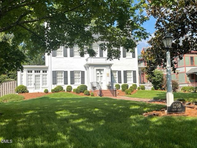 1208 N Main Street, Tarboro, NC 27886