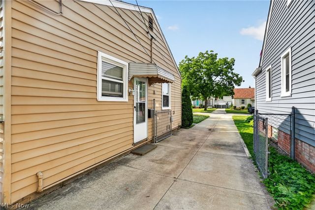 2701 Tuxedo Avenue, Parma, OH 44134