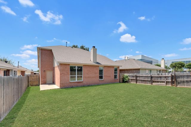 1068 Westbrook Court, Grand Prairie, TX 75052