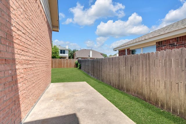 1068 Westbrook Court, Grand Prairie, TX 75052