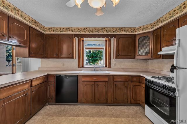 8 Lois Drive, Cheektowaga, NY 14227