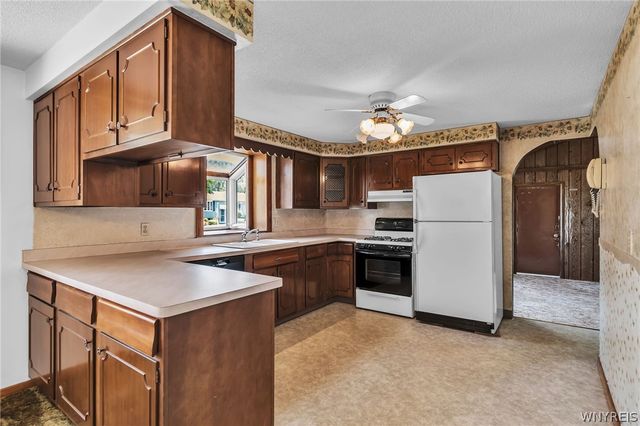 8 Lois Drive, Cheektowaga, NY 14227