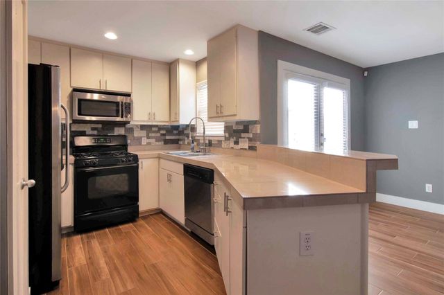 5951 South Loop E 4, Houston, TX 77033