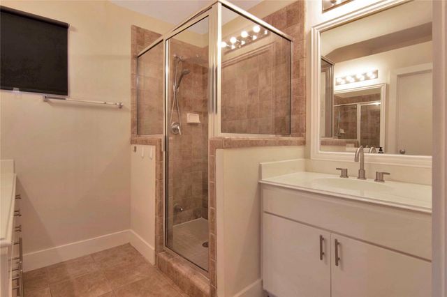 5951 South Loop E 4, Houston, TX 77033