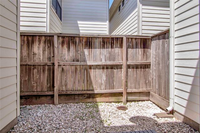 5951 South Loop E 4, Houston, TX 77033