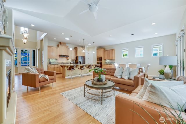 12115 Big Leaf Way NE, Redmond, WA 98053