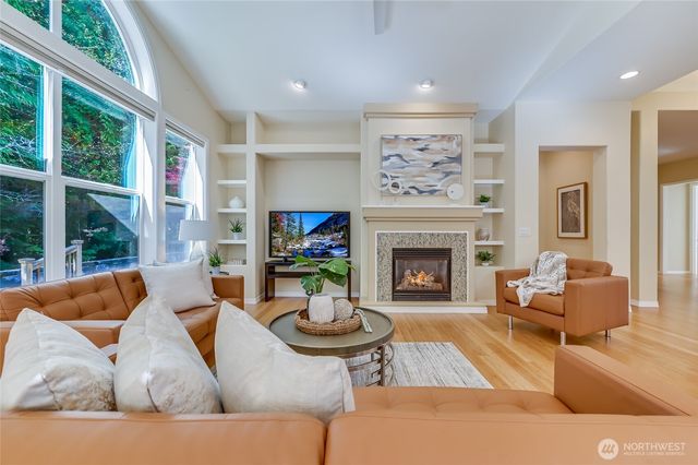 12115 Big Leaf Way NE, Redmond, WA 98053