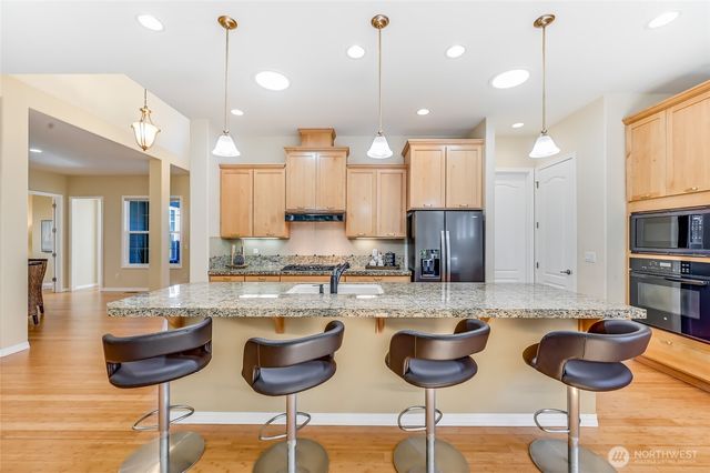 12115 Big Leaf Way NE, Redmond, WA 98053