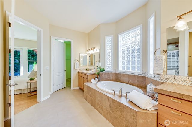 12115 Big Leaf Way NE, Redmond, WA 98053