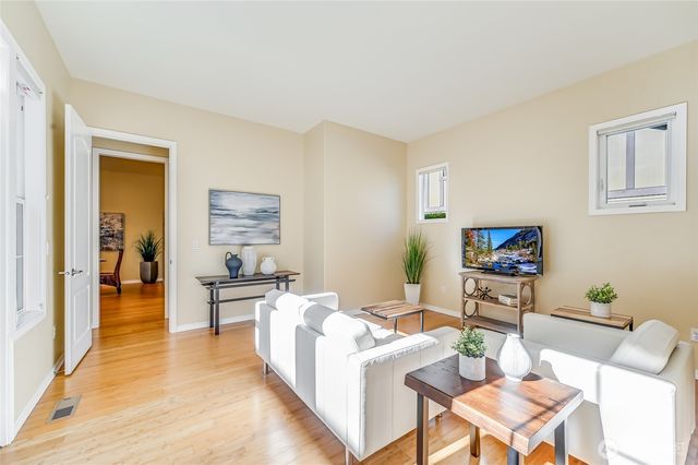 12115 Big Leaf Way NE, Redmond, WA 98053