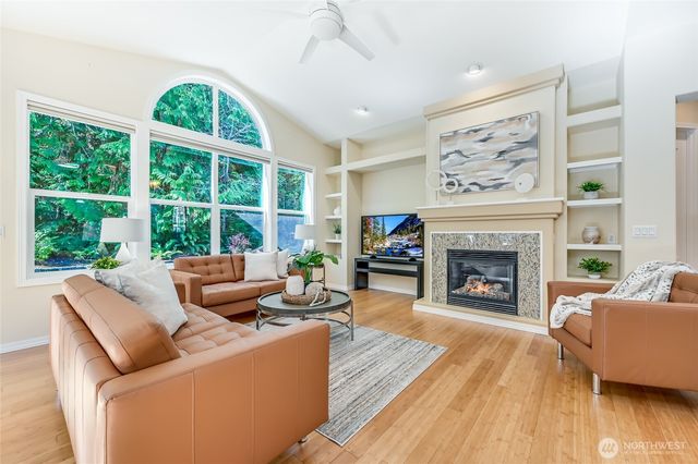 12115 Big Leaf Way NE, Redmond, WA 98053