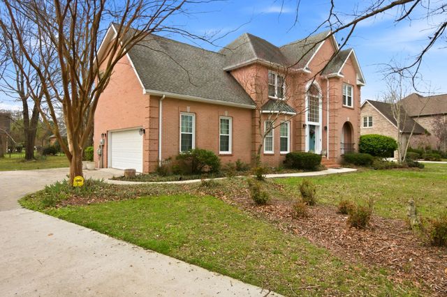 108 Albemarle Dr, Tullahoma, TN 37388