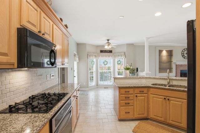 108 Albemarle Dr, Tullahoma, TN 37388