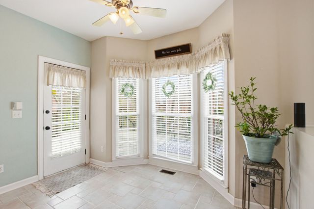 108 Albemarle Dr, Tullahoma, TN 37388