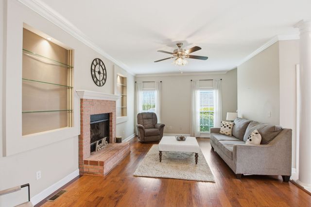 108 Albemarle Dr, Tullahoma, TN 37388