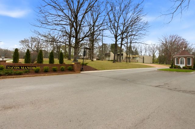 108 Albemarle Dr, Tullahoma, TN 37388