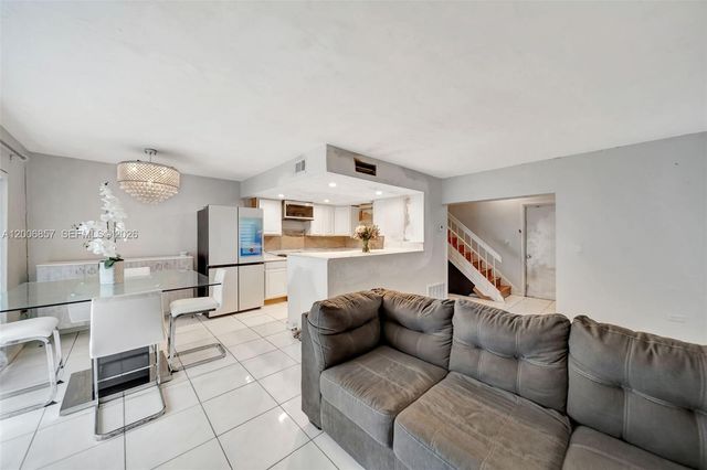 3033 W Missionwood Ln C-II, Miramar, FL 33025