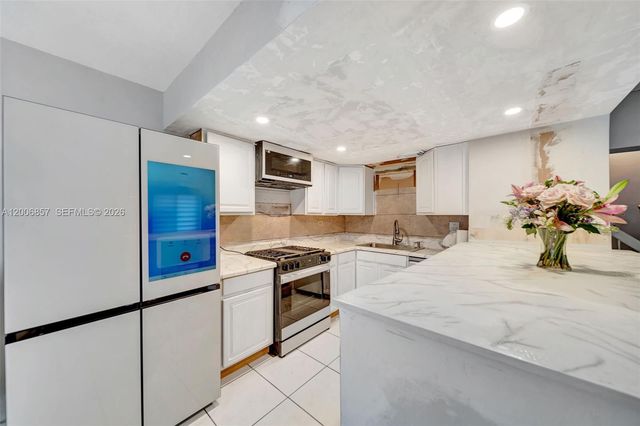 3033 W Missionwood Ln C-II, Miramar, FL 33025