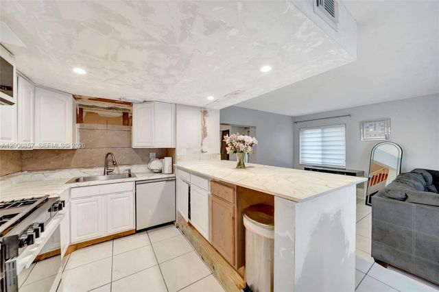 3033 W Missionwood Ln C-II, Miramar, FL 33025