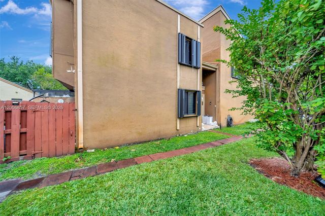 3033 W Missionwood Ln C-II, Miramar, FL 33025