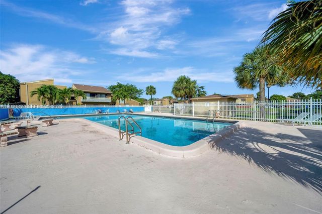 3033 W Missionwood Ln C-II, Miramar, FL 33025