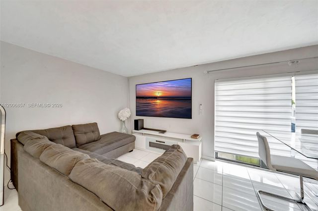 3033 W Missionwood Ln C-II, Miramar, FL 33025