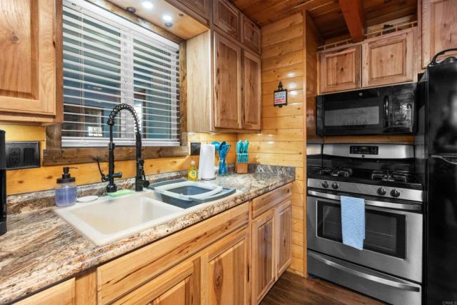 727 Elysian Boulevard, Big Bear City, CA 92314