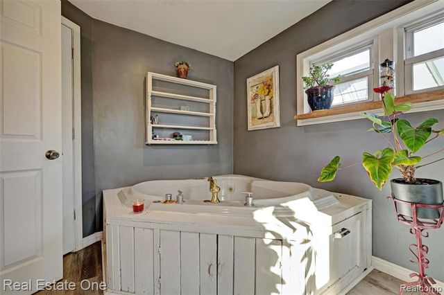 7560 Metcalf Road, Avoca, MI 48006