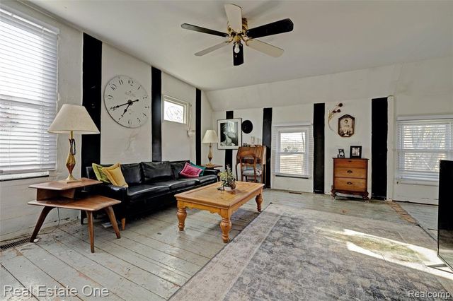 7560 Metcalf Road, Avoca, MI 48006