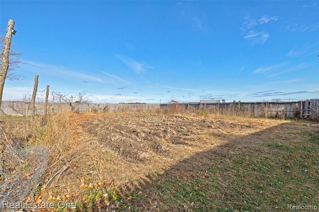 7560 Metcalf Road, Avoca, MI 48006