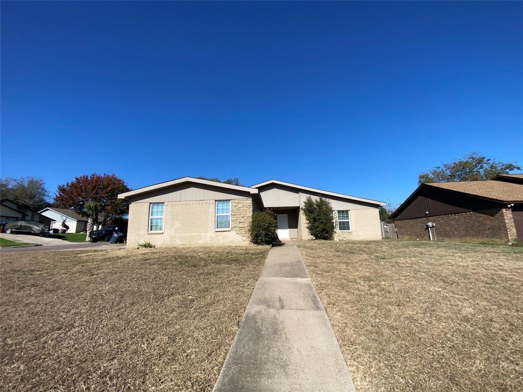 6928 Alexandria Court, Fort Worth, TX 76133