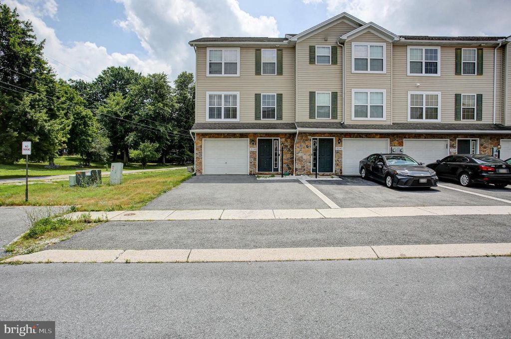3598 PINECREST CT, Fayetteville, PA 17222