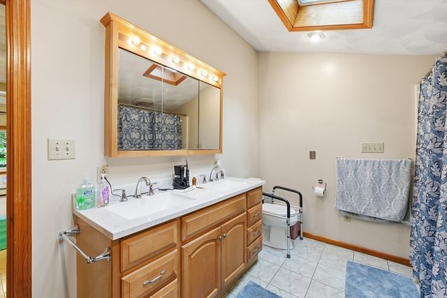 587 Main St, Boylston, MA 01505