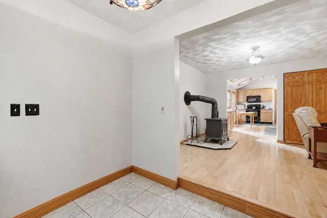 587 Main St, Boylston, MA 01505