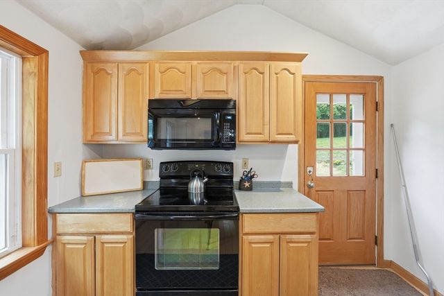 587 Main St, Boylston, MA 01505
