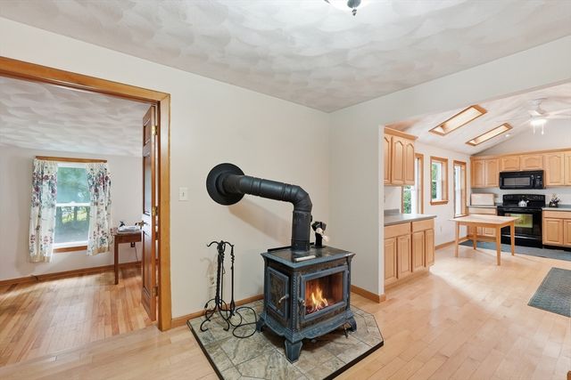 587 Main St, Boylston, MA 01505