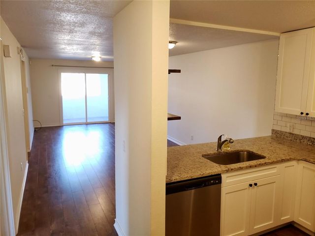 15215 AMBERLY DRIVE 208, Tampa, FL 33647