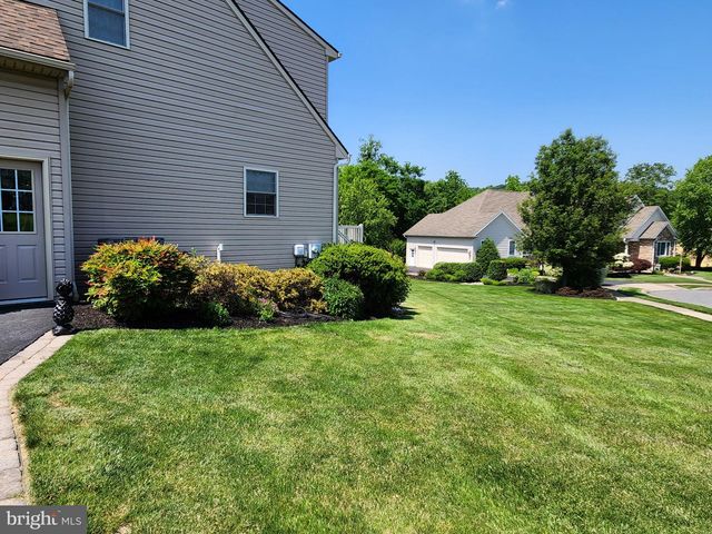 1213 WINTERBERRY DR, York, PA 17406