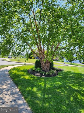 1213 WINTERBERRY DR, York, PA 17406