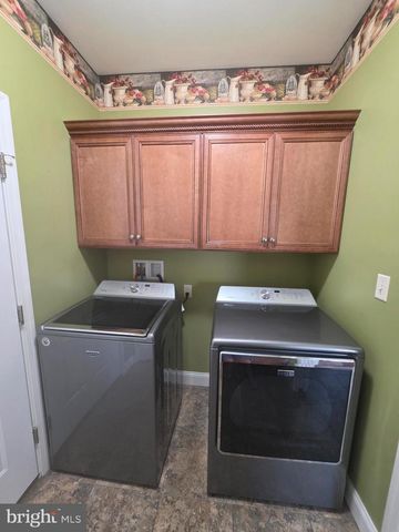 1213 WINTERBERRY DR, York, PA 17406
