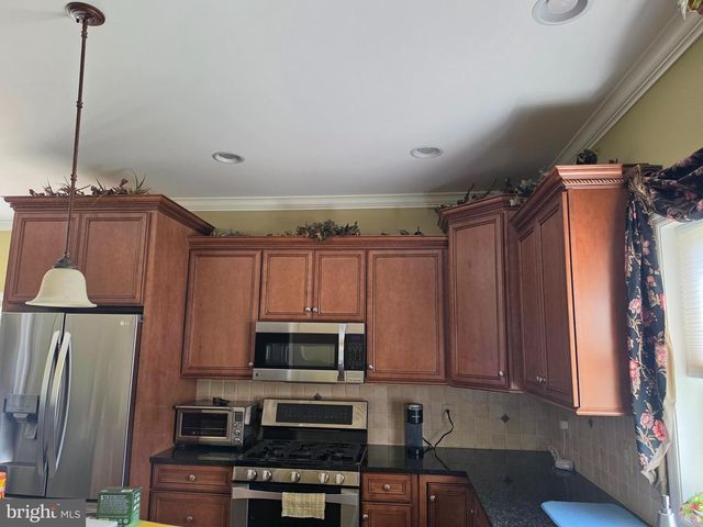 1213 WINTERBERRY DR, York, PA 17406